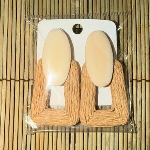 Elegant Cream/Tan Earrings .